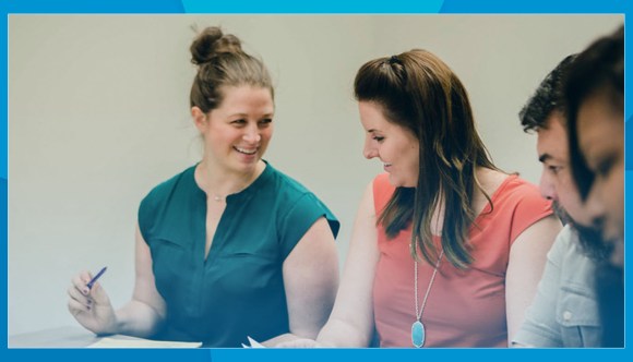 Two job seekers chat with each other at a networking event.
